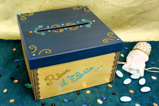 urne carrée anniversaire - Boîtes et corbeilles en carton - 10doigts.fr