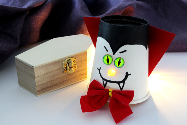Vampire avec un nez lumineux - Yeux mobiles - 10doigts.fr