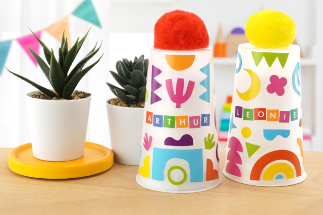 Veilleuse colorée pour enfants - Gommettes formes assorties : un univers pour créer sans limite - 10doigts.fr