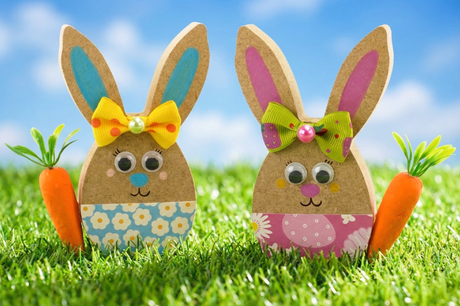 Lapin de Pâques en bois